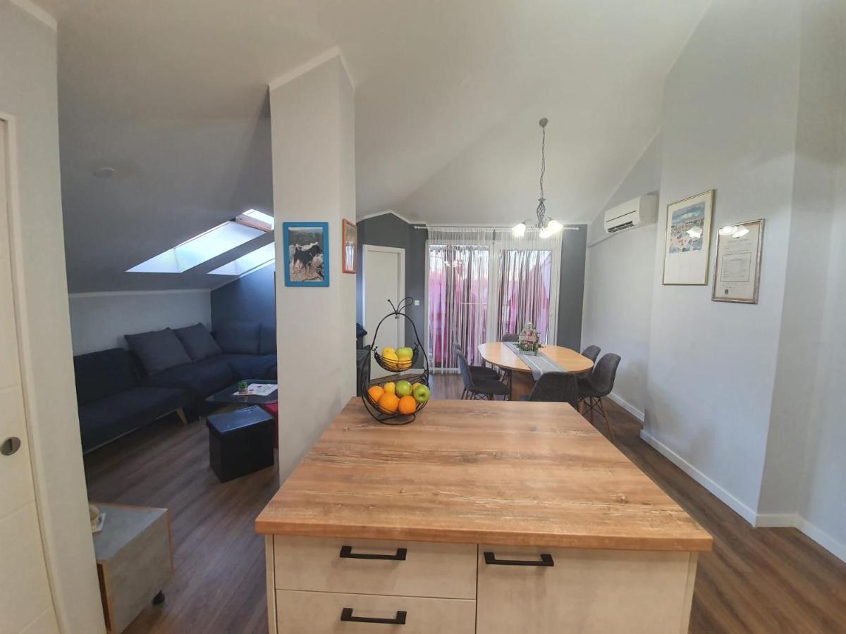 Apartment D Free Parking & Wifi, Walking Distance To Centrum 扎达尔 外观 照片