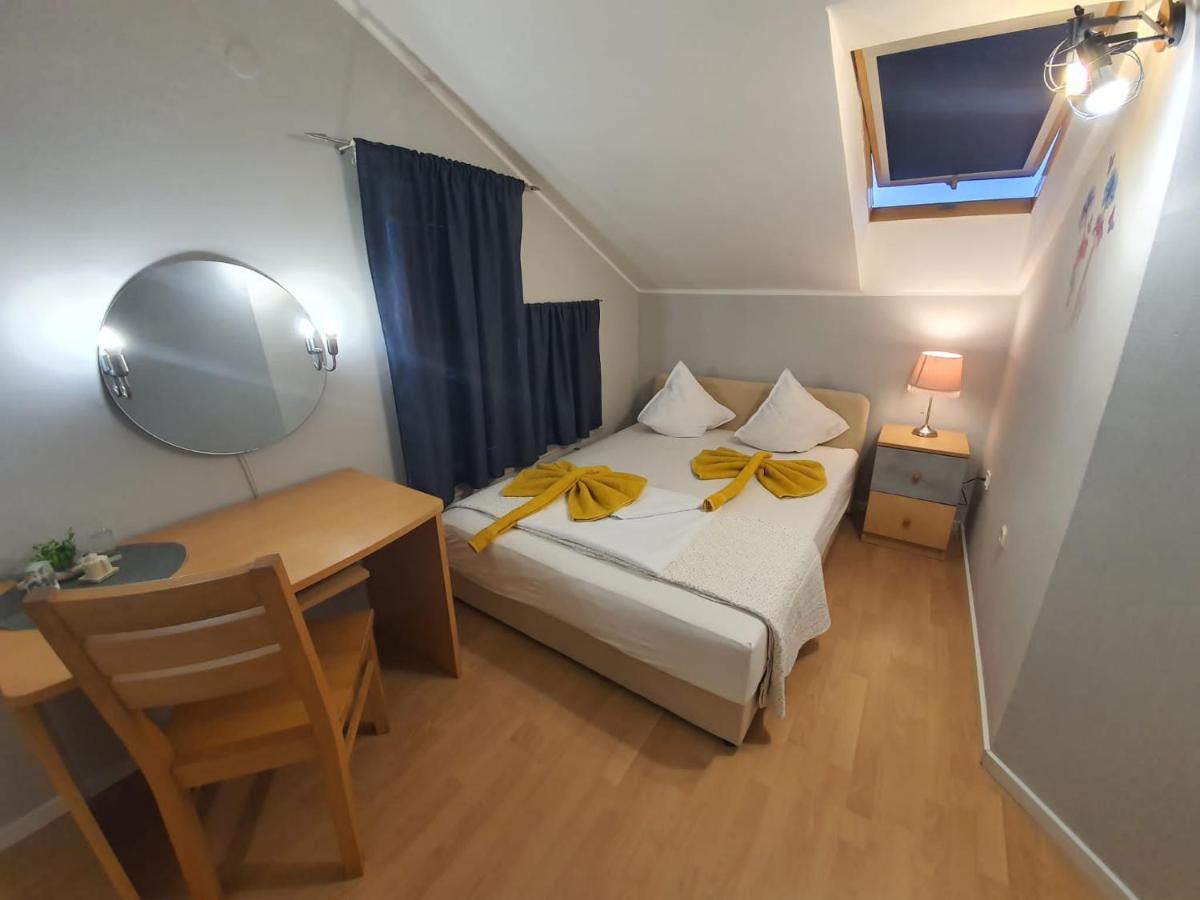 Apartment D Free Parking & Wifi, Walking Distance To Centrum 扎达尔 外观 照片