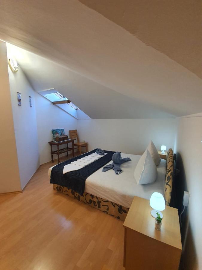 Apartment D Free Parking & Wifi, Walking Distance To Centrum 扎达尔 外观 照片